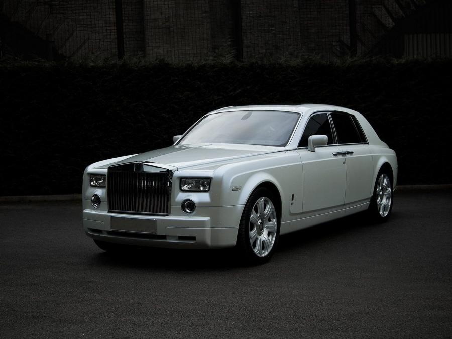  Rolls-Royce Phantom Pearl White by Project Kahn 2009 года  (фото 1 из 8)